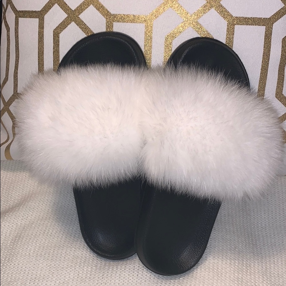 Luxe Furry Slides - Picture 2 of 4